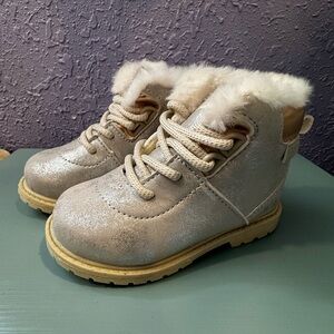 OshKosh B'gosh Off White Toddler Baby Winter Boots
